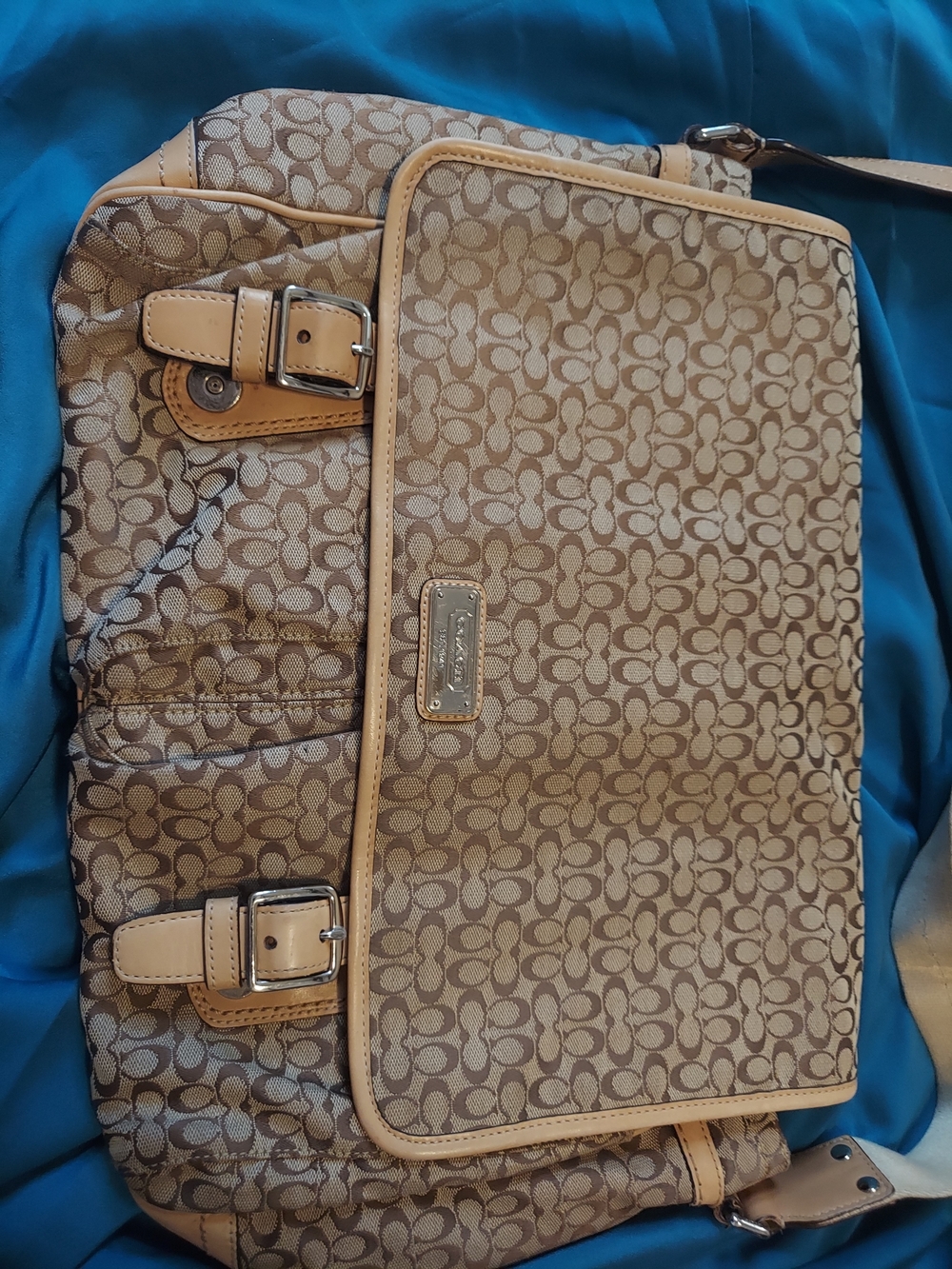 Vintage Coach Signature Messenger Bag (Model F70283) – Khaki & Brown